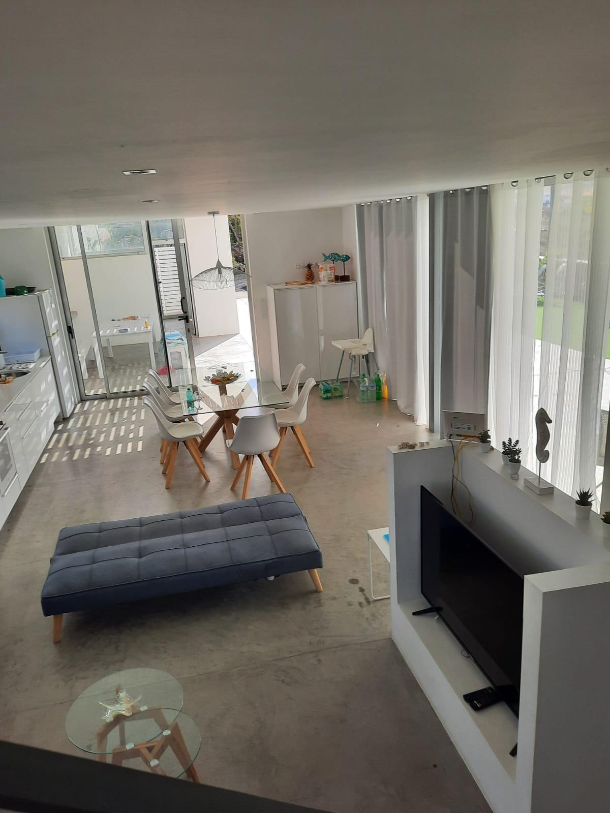 Gemütlicher Wohnbereich mit Essplatz